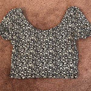 B&W floral Short sleeve crop top